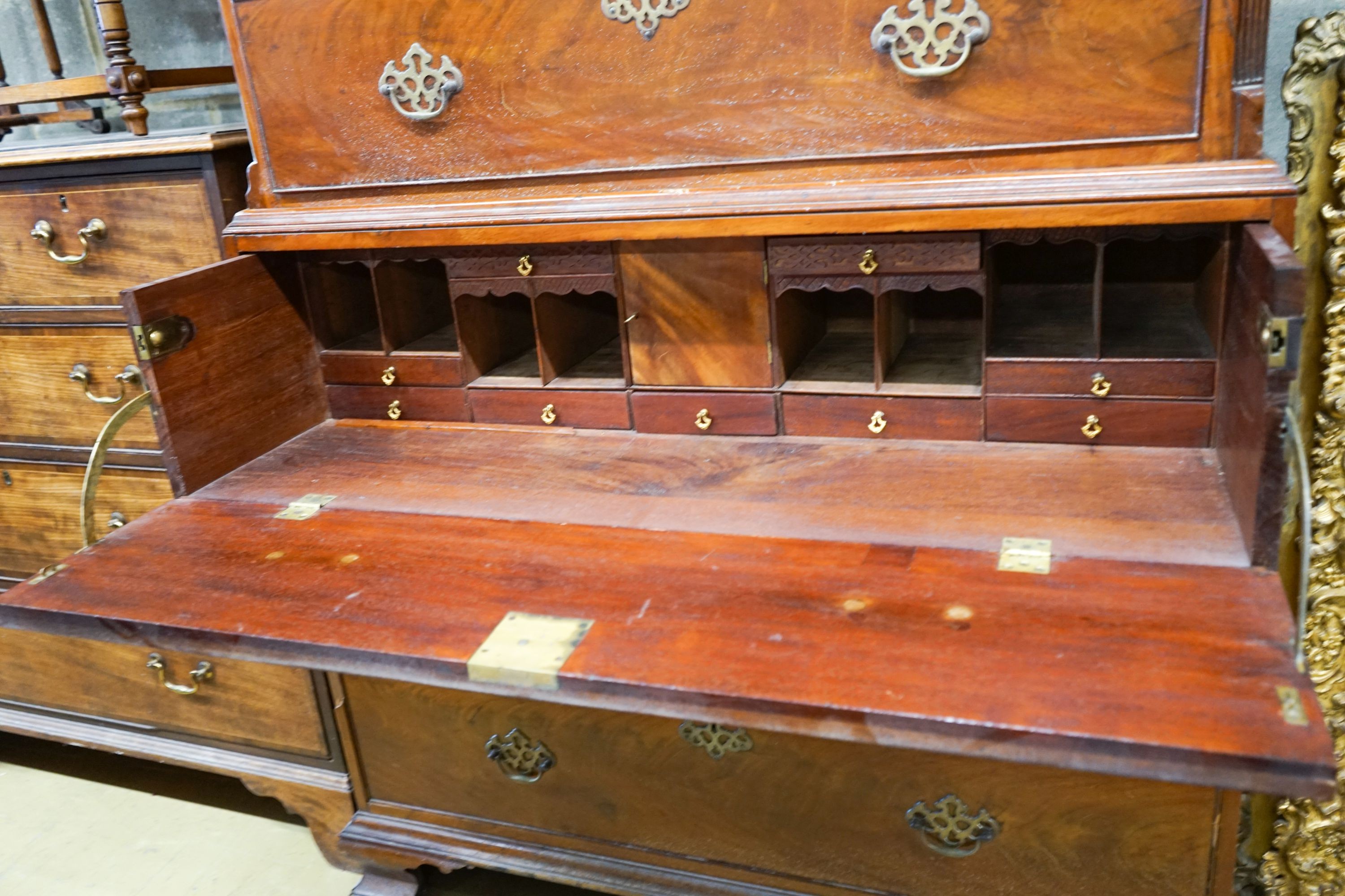 A George III mahogany chest on chest, width 124cm, depth 61cm, height 191cm